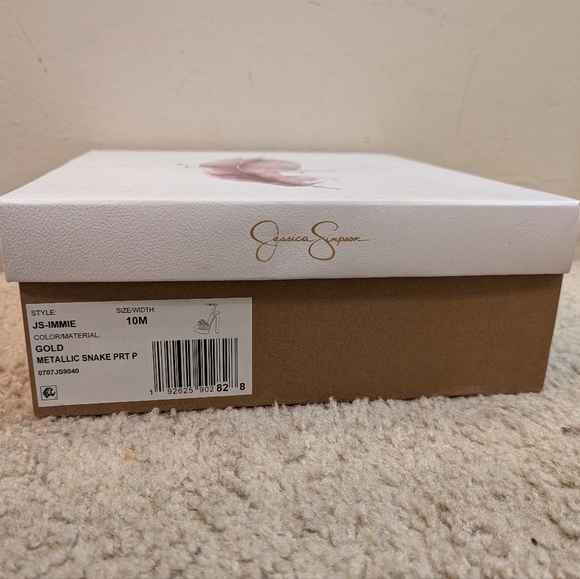 Gold Jessica Simpson Heels size 10- brand new with box - Picture 4 of 4